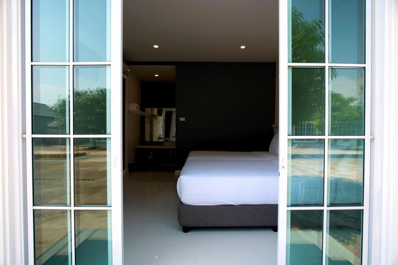 Bhive Hotel Nakhon Phanom Exterior foto